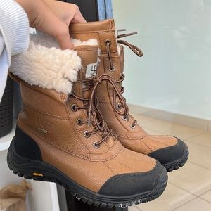 UGG Winter Boot. Weather rated -32. Brown/black.